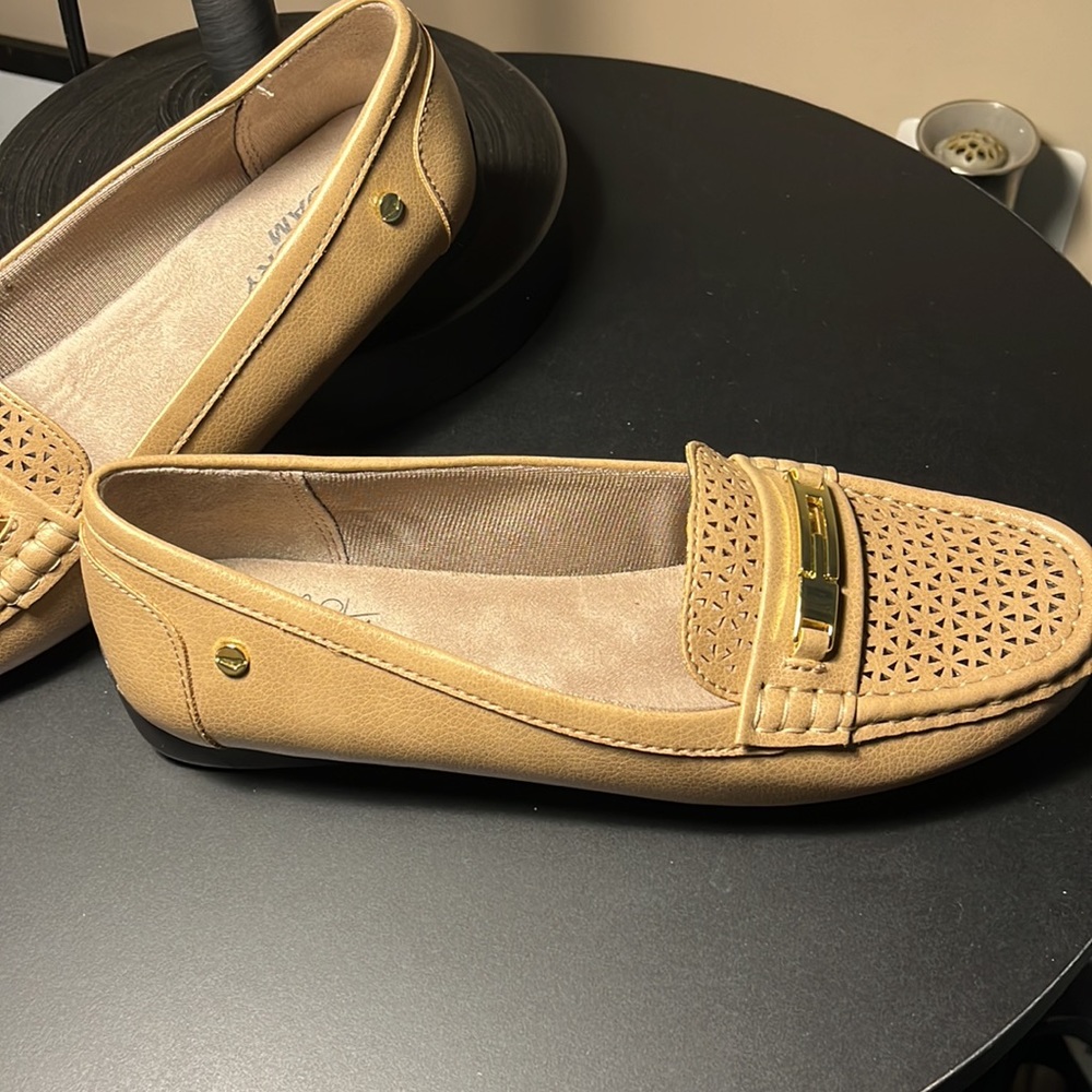 Life Stride Velocity Loafer-Size 7.5-Color: Tan